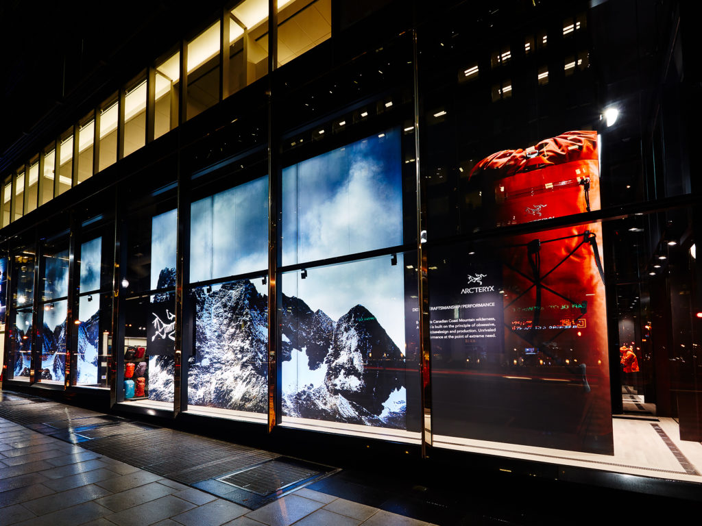 Reverse Load Window Displays - SEG Systems